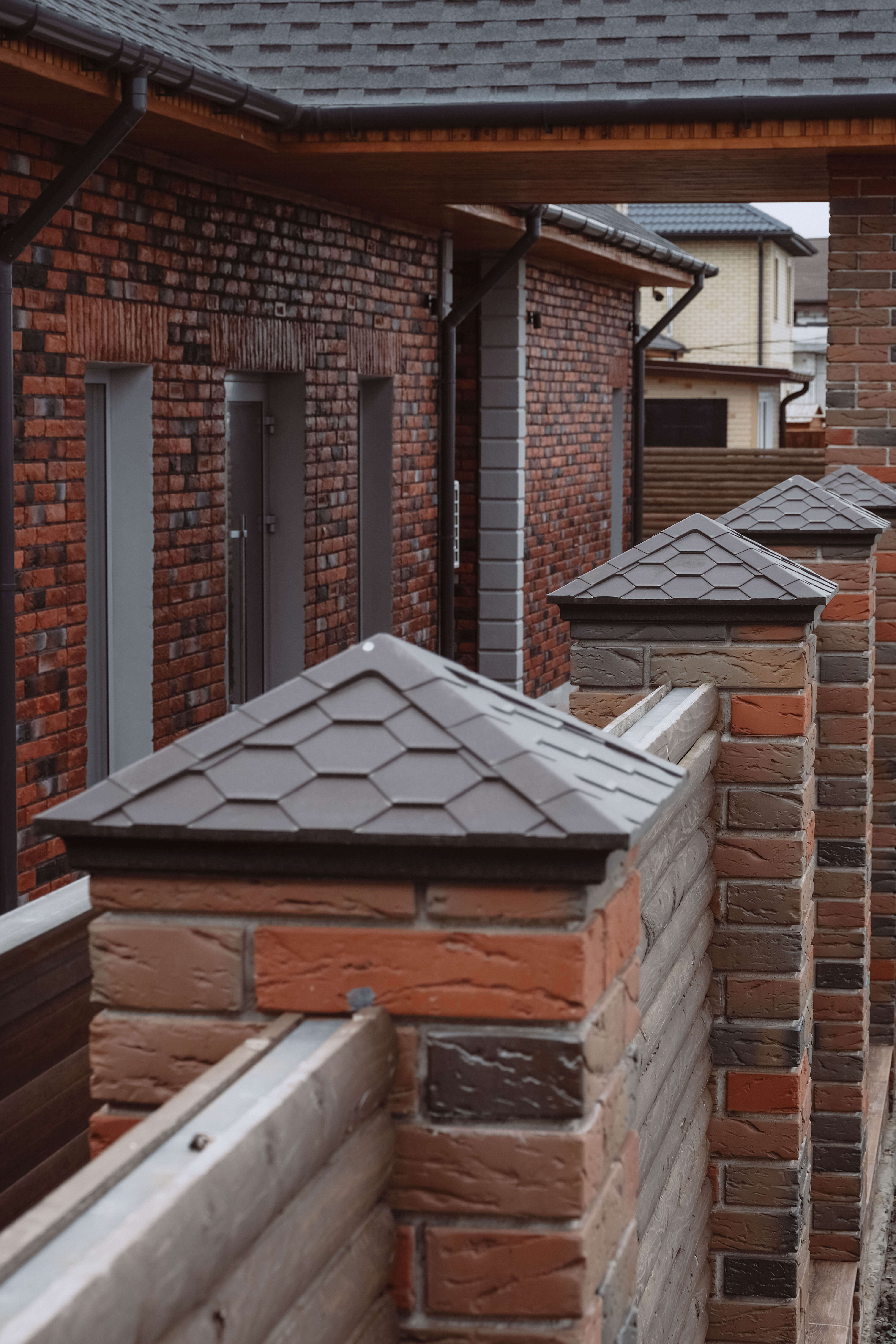 Колпак Zking Эверест Коричневый на столб 1.5х1.5 кирпича (390х390мм) в Сыктывкаре фото